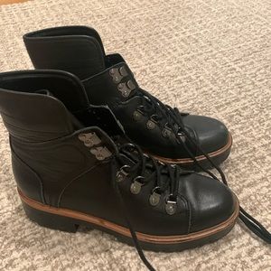 Marc fisher leather boots amazing condition